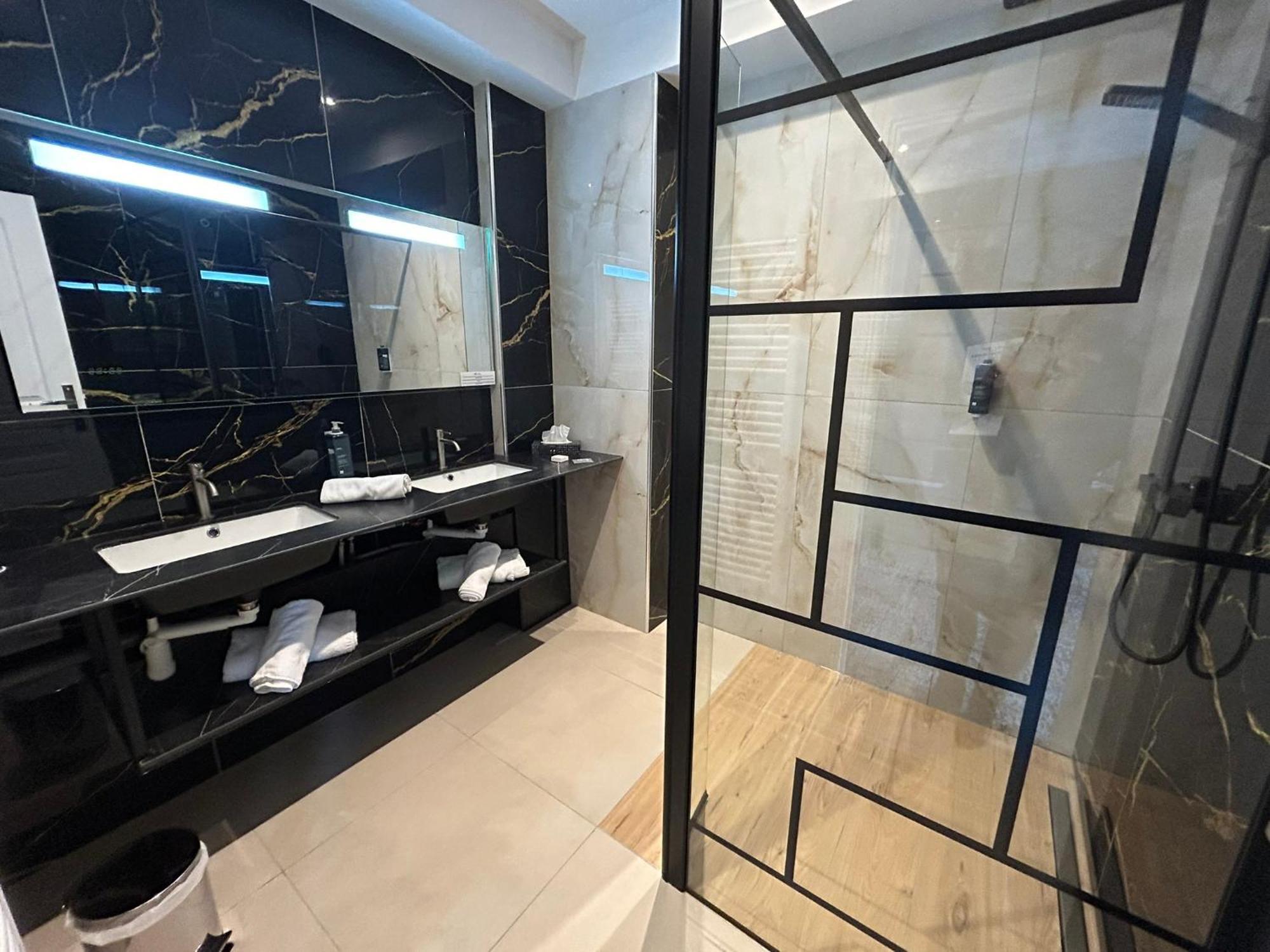 Brit Hotel Privilege Le Royal - Centre Gare Troyes Exterior foto
